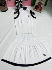 New knitted mid-neck contrasting shoulder-less vest and short skirt suit