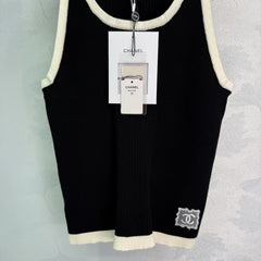 Panda color knitted vest