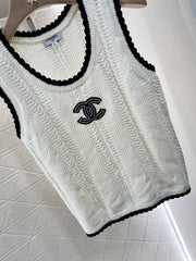 Contrast lace knitted vest