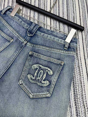 Heavy rivet tassel embroidered denim shorts