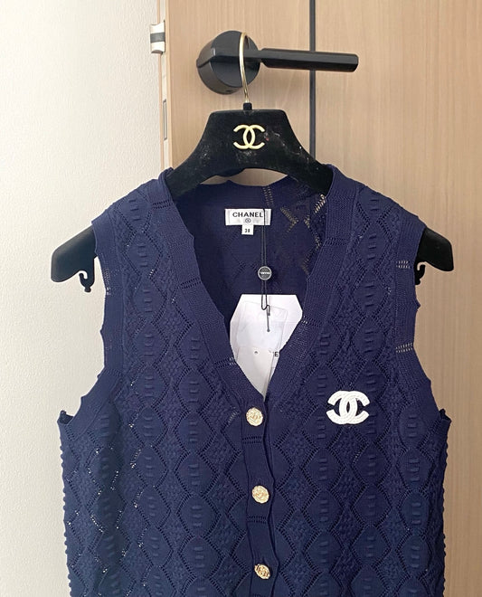 knitted vest