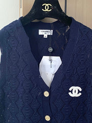 knitted vest