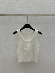 Solid color round neck letter embossed knitted vest