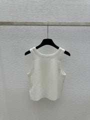 Solid color round neck letter embossed knitted vest