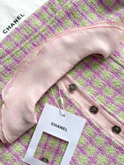Short-sleeved tweed top with a baby doll collar
