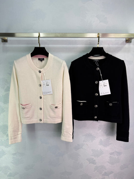 Double-pocket knitted crew neck long-sleeved cardigan
