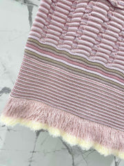 Contrast color knitted sleeves