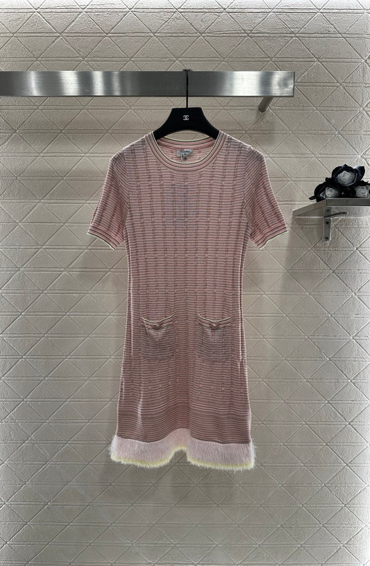 Contrast color knitted short-sleeved dress