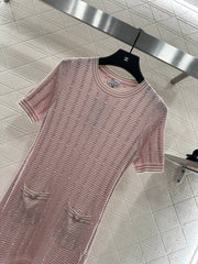 Contrast color knitted short-sleeved dress