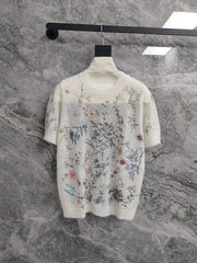 C   White short-sleeved sweater