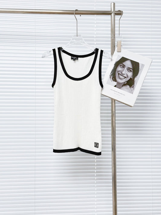 C nspired Knitted Vest