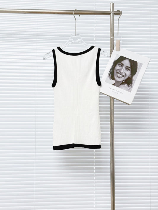 C nspired Knitted Vest